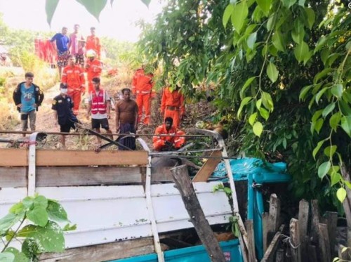 2人身亡，20多头牛“陪葬”！缅甸重要边贸公路上突发车祸酿惨剧