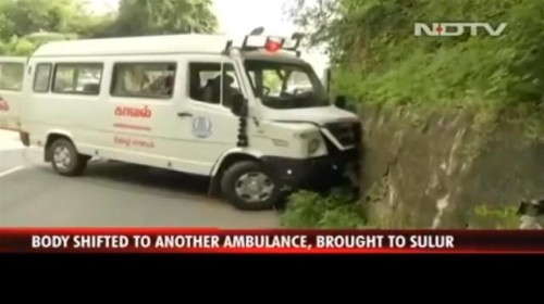 印度国防参谋长坠机身亡后，运送遗体的车队又发生车祸