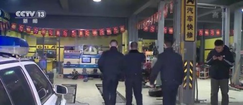 冲撞警车疯狂逃逸！肇事司机到底是何人