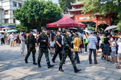 惠州民警故事：山沟救出车祸伤者 夜间助落水男子脱险