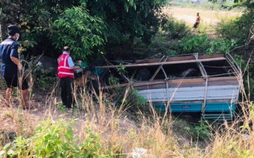 2人身亡，20多头牛“陪葬”！缅甸重要边贸公路上突发车祸酿惨剧