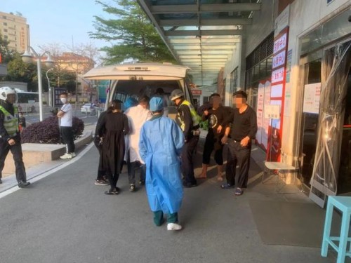 小女孩因车祸受伤严重，汕头交警一路疾驰为生命开辟“绿色通道”！