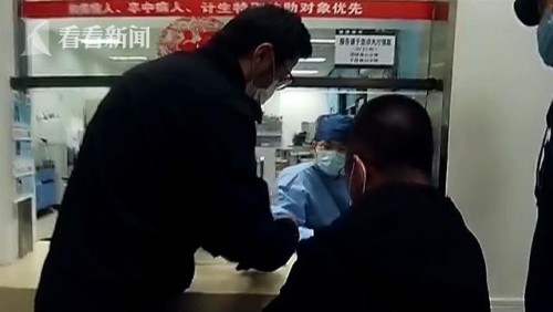 情侣醉驾起争执 主动找民警“自首”