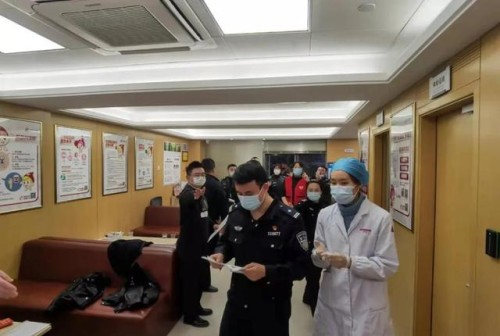 杭州一大叔车祸被撞大出血，13名交警冲进血液中心……