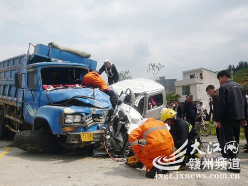 105国道龙南县临塘乡路段发生重大交通事故